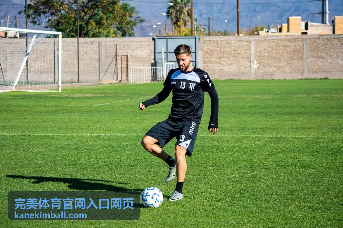 完美体育官网入口网页移动端浏览与横屏适配示意